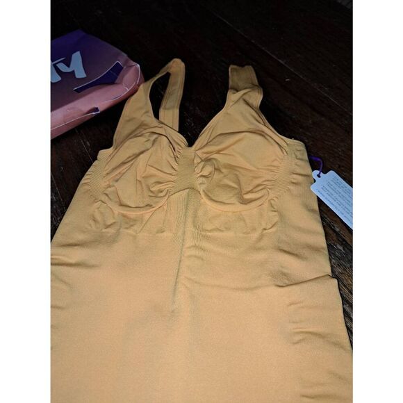 New Medium Large Fabletics Yitty Mimosa Nearly Naked Shaping Thong Bodysuit NWT - Picture 2 of 7